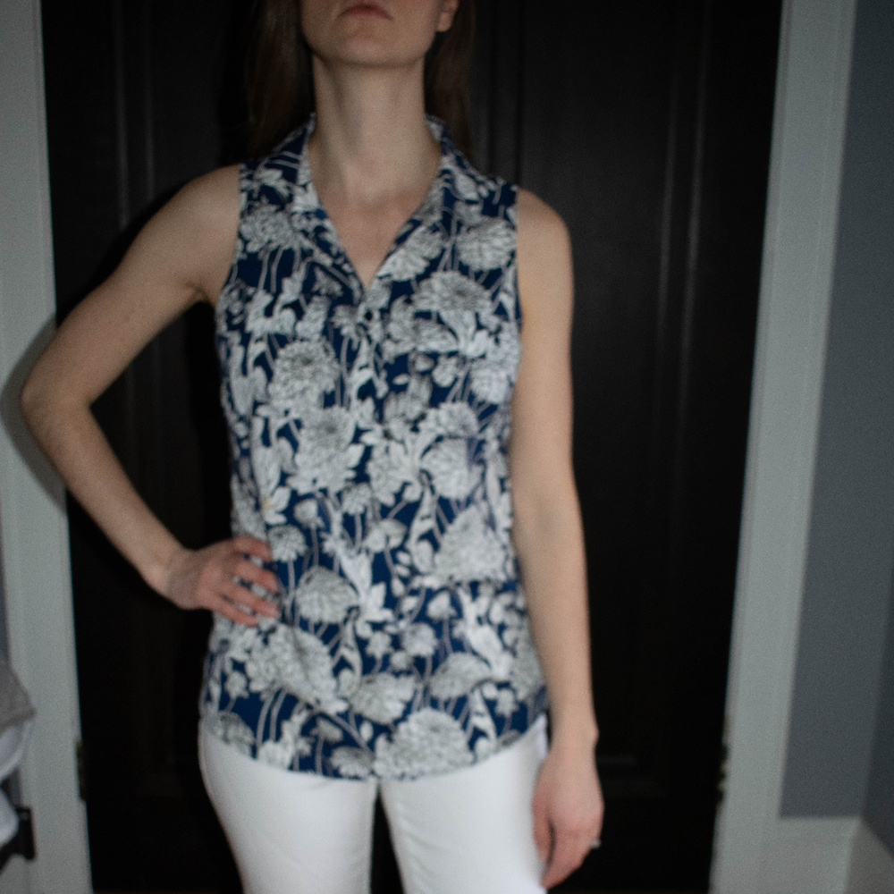 BR sleeveless collared top